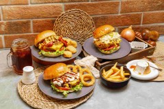 皇马惨痛5-2负马竞，阿隆索低迷引质疑，皇马重建之路何去何从？